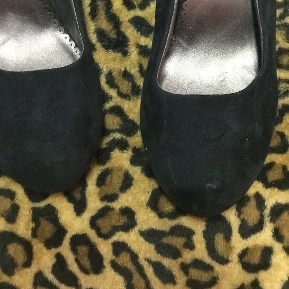 Black Wedges - Picture 2 of 8